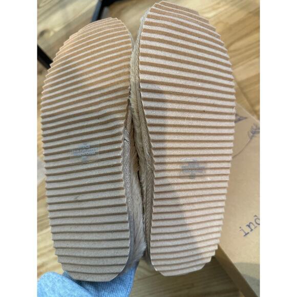 Indigo Road Slippers, Size 7, light natural fabric, NEW in box - Picture 4 of 6